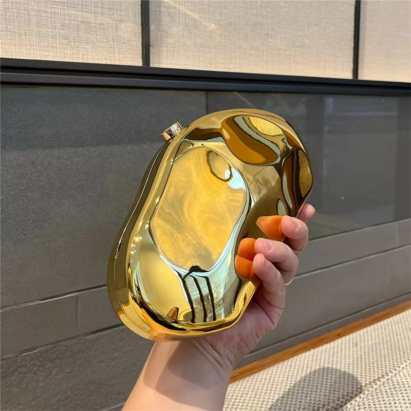 ORO VÉLA Statement Clutch