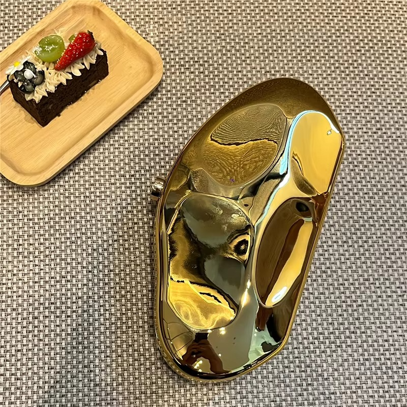 ORO VÉLA Statement Clutch