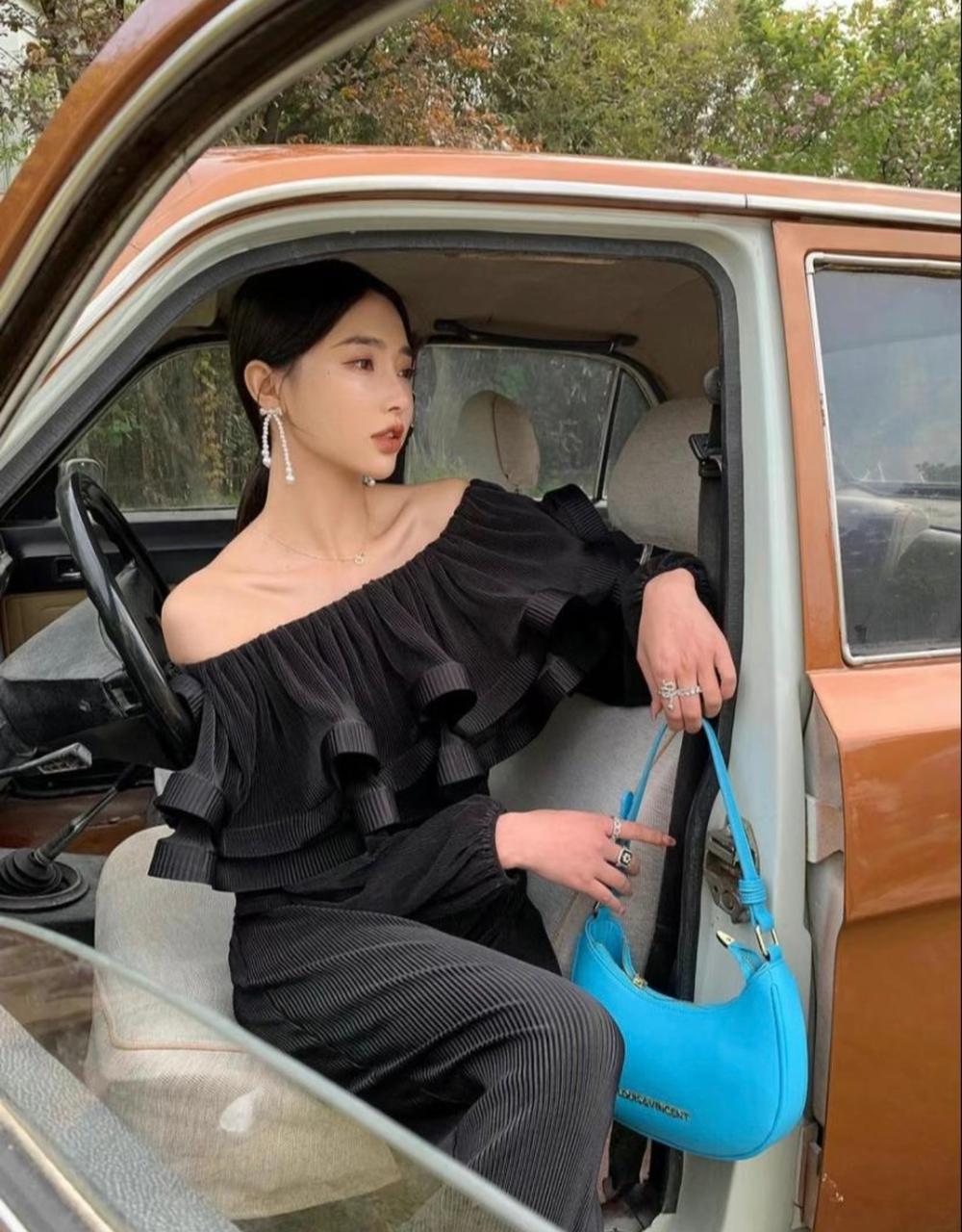 Off Shoulder Pleated Ruffle Jumpsuit